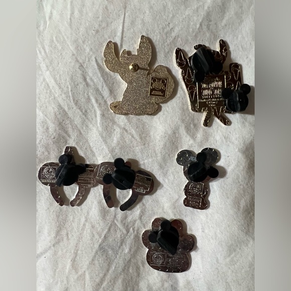 Random Disney pins - Picture 9 of 13
